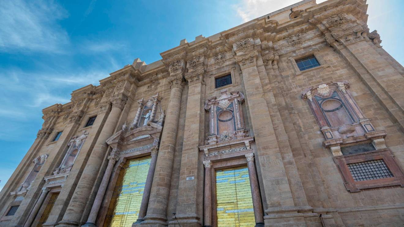 La façana barroca de la Catedral de Tortosa, al nucli antic de la ciutat. Foto: J. Revillas