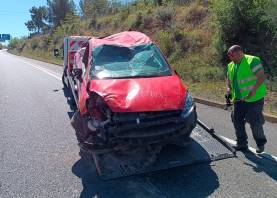 El vehículo accidentado. Foto: Jordi Sanvisens