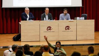 Josep Ramon Fuentes, Albert Requena y Carlos Valenciano en el Aula Magna de la URV. Foto: Pere Ferré