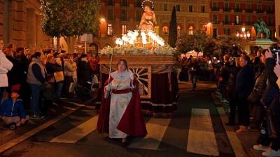 La cofradía de la Verge de l’Amargura salió desde Sant Joan y la de Sant Tomàs d’Aquino lo hizo en la Puríssima Sang. foto: alfredo gonzález