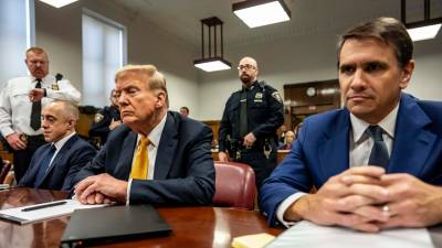 Trump durante su juicio por soborno. Foto: EFE