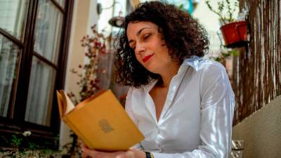 La autora Cinta Arasa opta al premio, el próximo 27 de junio. Foto; Albert Salamé