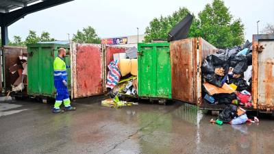 Los desechos que se encuentran en Reus fuera de su sitio en un solo día: tres contenedores de 20 metros cúbicos. Foto: Alfredo González