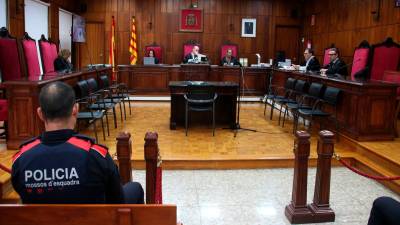 Imagen del juicio en la Audiencia de Tarragona al hombre acusado de intentar asesinar a la pareja de su exmujer. Foto: ACN