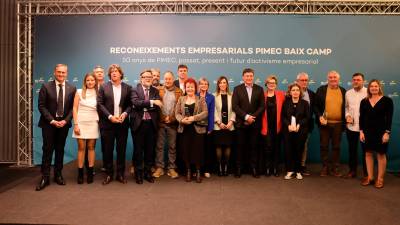 Premiados y autoridades ayer en el acto, que contó con el apoyo del Ayuntamiento de Reus. Foto: A. Mariné