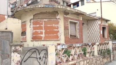 La casa lleva años abandonada y vandalizada. FOTO: RTV VENDRELL