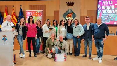 El Ayuntamiento de Salou celebró la entrega de premios del Cós Blanc 2024 a las collas ganadoras. foto: aj. de salou