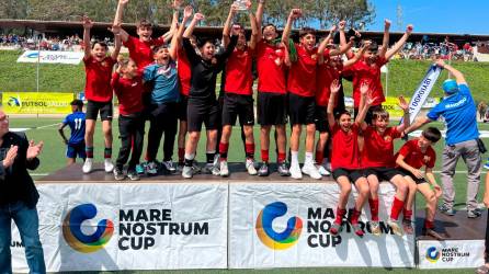 Uno de los equipos vencedores de la Mare Nostrum Cup en uno de los torneos anteriores. Foto: Mare Nostrum Cup