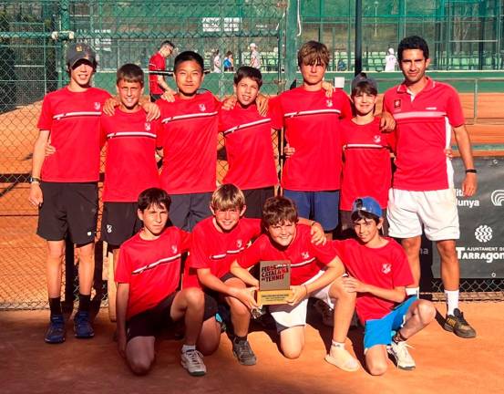 Los infantiles de los equipos A y B del Club Tennis Tarragona. FOTO: Cedida