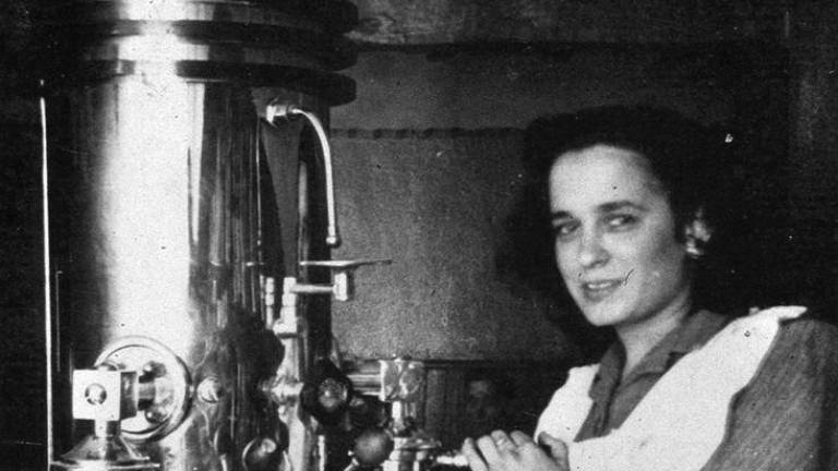 Lola Martí, del bar La Queveda, en una fotografia dels anys 50.