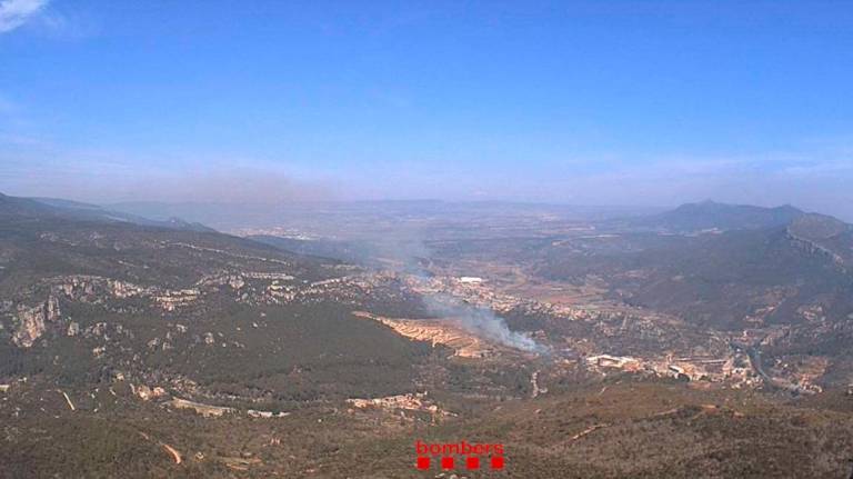 Primer momento del incendio de Vilaverd en una imagen aérea.