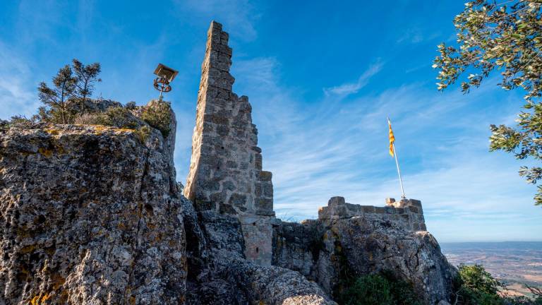 Las ruinas del castillo de Prenafeta. Foto: Santi García