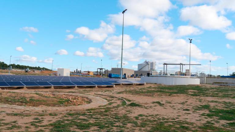 El EDAR de Santa Oliva cuenta con 656 placas fotovoltaicas para su autoconsumo. Foto: Lourdes Meroño