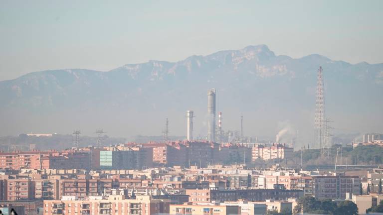Vista general del complejo químico de Tarragona. Foto: Marc Bosch