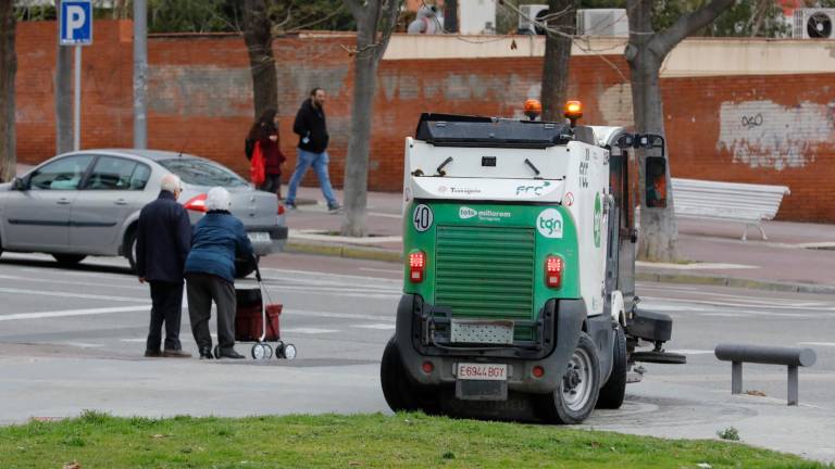 Imagen de un vehículo de limpieza en la ciudad de Tarragona. Foto: Pere Ferré