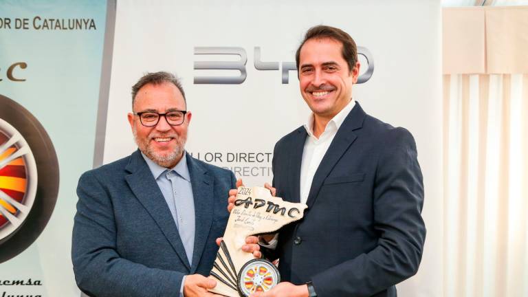 Jordi Cuesta (BYD), recibiendo el premio como Mejor Directivo del Año.