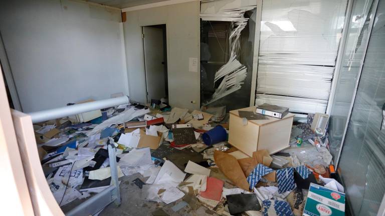 El interior de las oficinas del club está totalmente saqueado. Foto: Pere Ferré