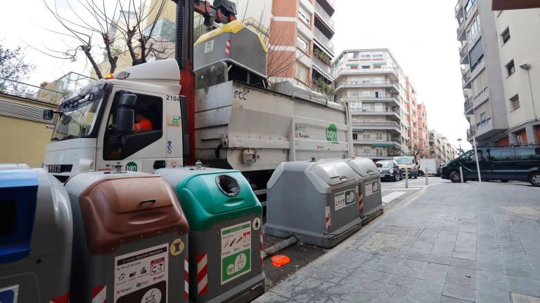 Un camión de la basura en acción. Foto: Pere Ferré