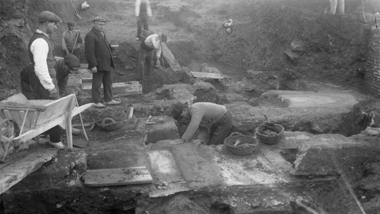 Detalle de los trabajos de excavación de la Necròpolis de Tarragona de hace prácticamente un siglo. foto: arxiu MNAT