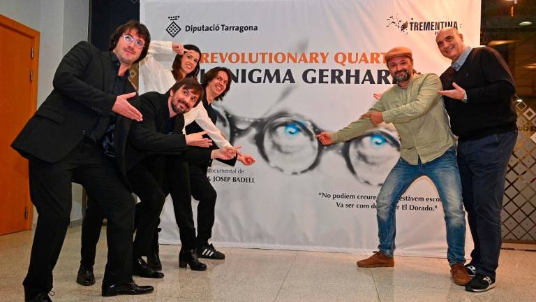 El equipo del documental, ayer en Auditori de la Diputació de Tarragona. Foto: Alfredo González