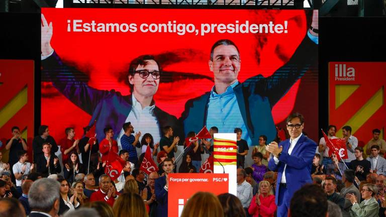 $!El primer secretario del PSC y candidato a presidente de la Generalitat, Salvador Illa, interviene este jueves en Sabadell en el acto de inicio de campaña de los socialistas catalanes para las elecciones del 12 de mayo. Foto: EFE