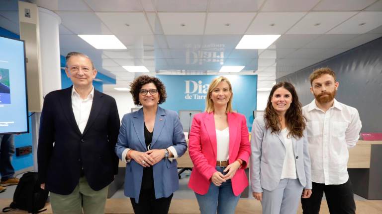 Los cinco candidatos del debate: Pere Lluís Huguet (PP), Rosa Maria Ibarra (PSC), Raquel Sans (ERC), Mònica Sales (Junts) y Mario Téllez (Sumar). Foto: Marc Bosch