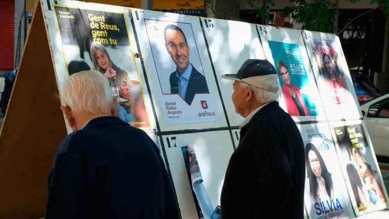 Carteles electorales en el centro de la ciudad de Reus. Foto: Fabián Acidres
