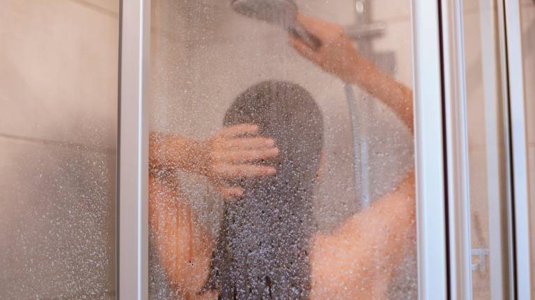La temperatura ideal de la ducha efecto frescor es de 24 a 29 °C. FOTO: FREEPIK