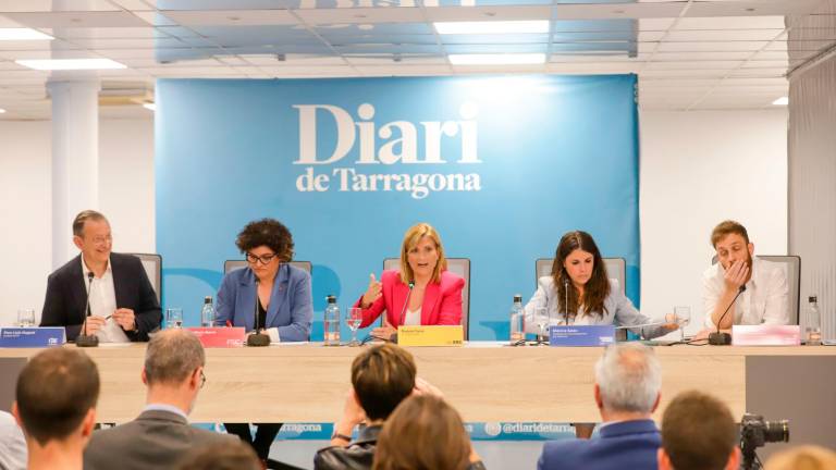 Pere Lluís Huguet (PP), Rosa Maria Ibarra (PSC), Raquel Sans (ERC), Mònica Sales (Junts + Puigdemont per Catalunya) y Mario Téllez (Comuns Sumar). Foto: Marc Bosch