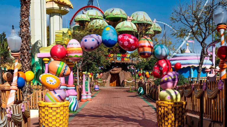 La decoración de Pascua estará presente hasta mediados de mayo. Foto: PortAventura