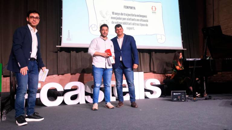 La Coordinadora de Colles Castelleres de Catalunya distinguió a Nens del Vendrell con el premio ‘El Pilar. foto: acn
