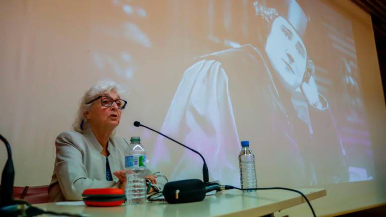 Una imagen de Clara Campoamor protagonizó el discurso de la historiadora Mary Nash. foto: Marc Bosch