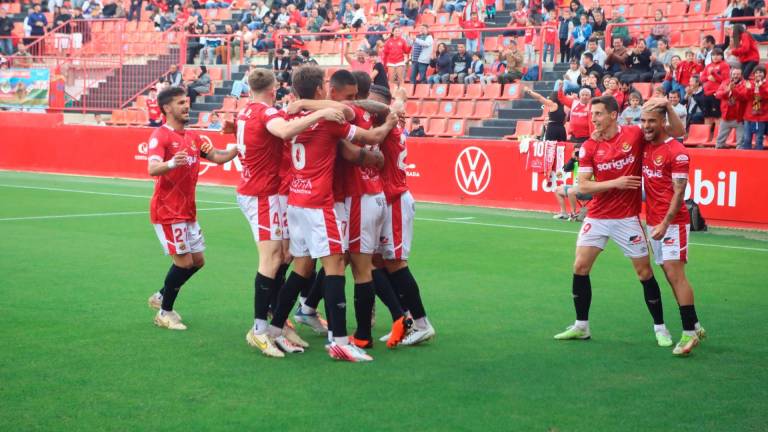 Los jugadores del Nàstic celebran el gol de Quintanilla ante el Cornellà. Foto: Ángel Ullate