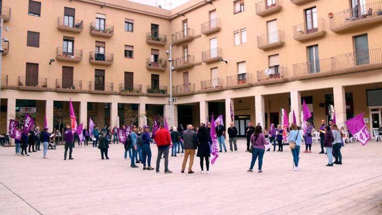 Concentració a la plaça d’Espanya de Tortosa, avui. Foto: ACN