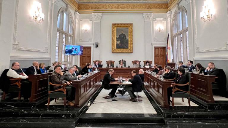 Un momento del pleno municipal, que se celebró en sesión extraordinaria ayer por la mañana. Foto: Alfredo González