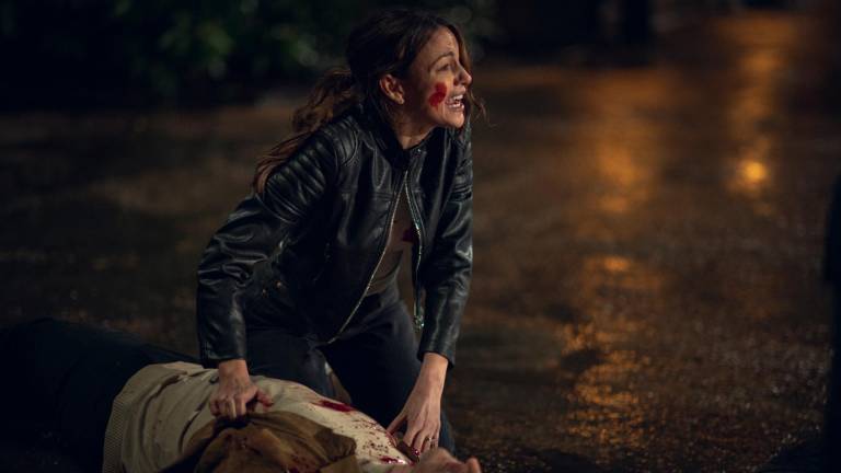 Michelle Keegan (Maya) y Richard Armitage (Joe) protagonizan este thriller. Foto: Netflix