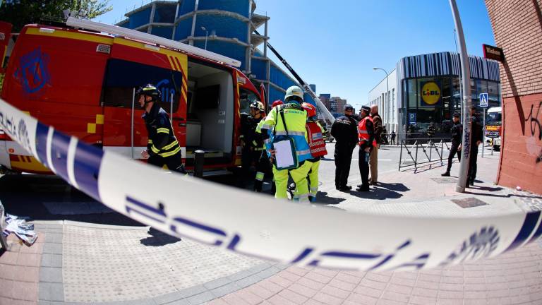 Efectivos de los servicios de emergencia en el lugar del suceso: Foto: EFE