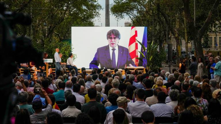 Intervención de Puigdemont por videoconferencia, en un mitin de Junts del pasado viernes en Barcelona. Foto: EFE