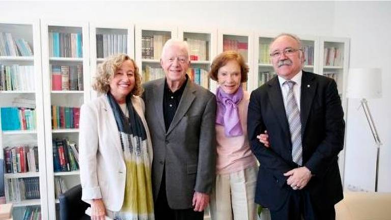 El juliol de 2010, a Terrassa, Teresa Comas, Jimmy Carter, Rosalynn Carter i l’autor de l’article, Josep Lluís Carod-Rovira. Foto: cedida