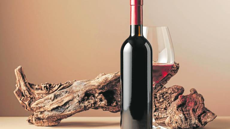 $!En poco más de cinco años, el consumo mundial de vino tinto se ha desplomado, a la vez que aumenta el de vino blanco. Foto: Getty Images