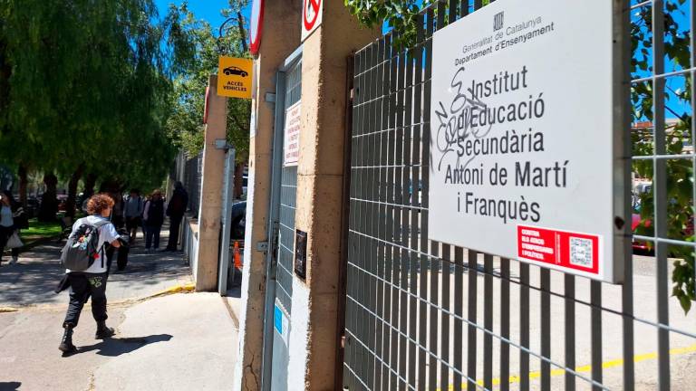 El Institut Antoni de Martí i Franquès es uno de los que perdería una línea el curso que vine. Foto: N.Muñoz