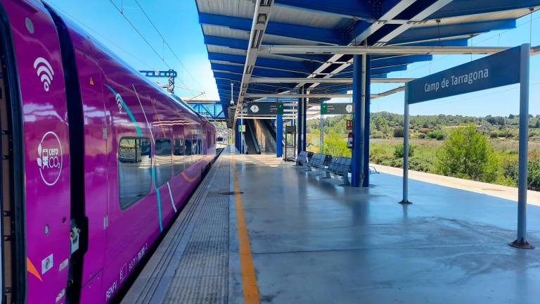 Imagen de un tren Avlo en la estación del Camp de Tarragona. Foto: Cedida