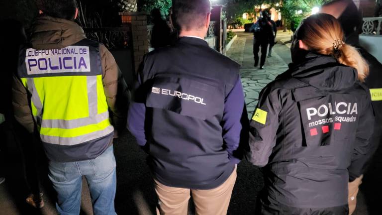 El operativo policial se lleva simultáneamente en diferentes puntos de España. Foto: ACN
