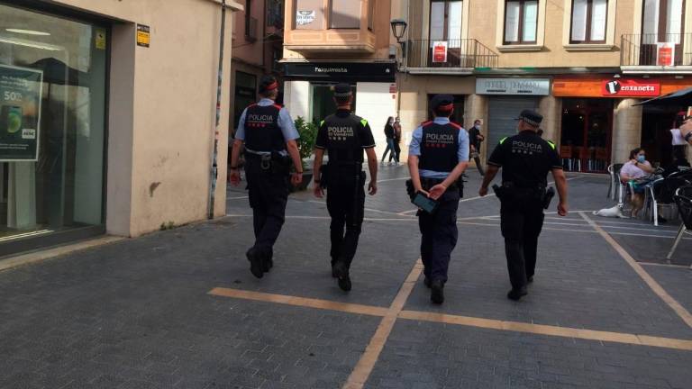 Policía Local de El Vendrell junto a los Mossos d’Esquadra. Foto: JMB/DT