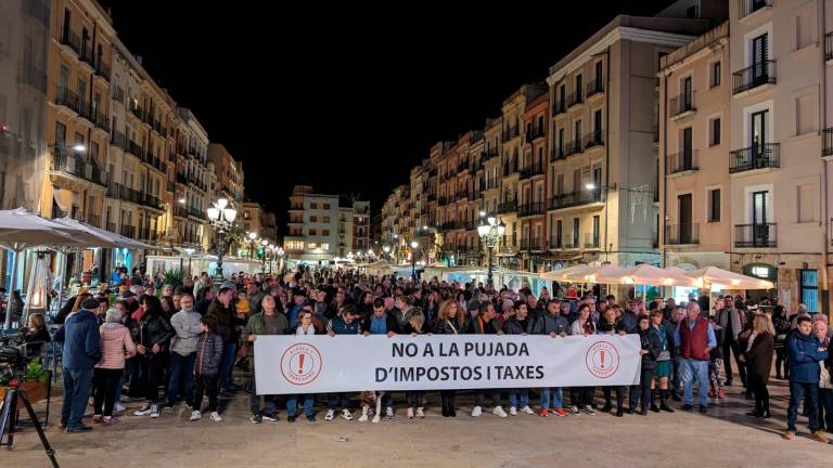 La plataforma Aixeca’t Tarragona no ha tenido demasiados seguidores en la primera convocatoria de protesta. Foto: A.F.