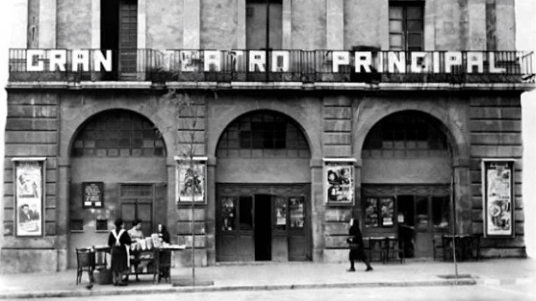 1960-1963. Façana de l’enderrocat Teatre Principal de Tarragona.