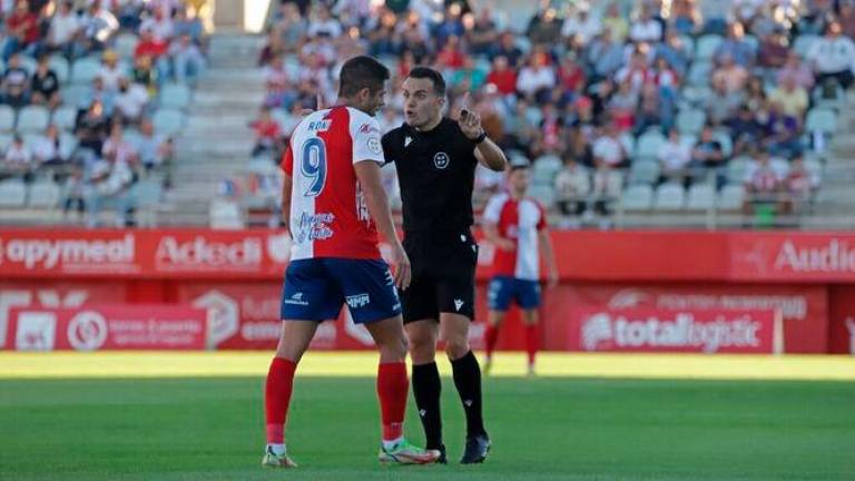 Pérez Hernández será el árbitro del Nàstic-Deportivo. Foto: Erasmo Fenoy