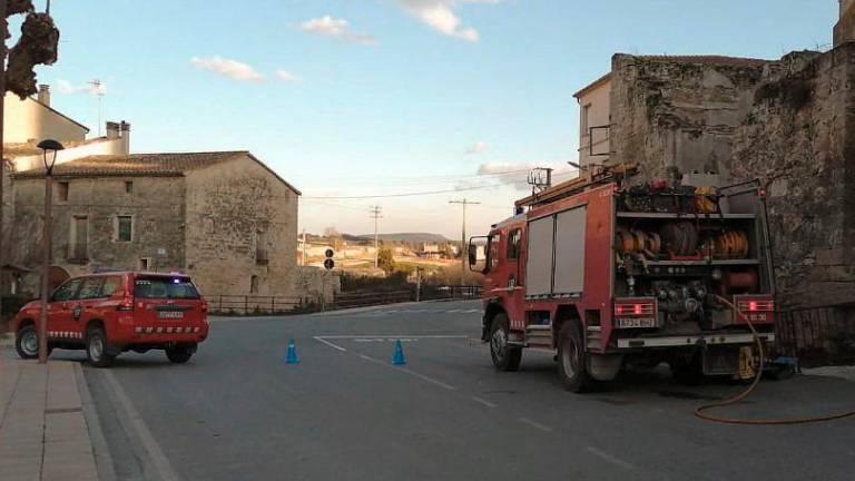 Dues de les quatre dotacions de bombers a l’incendi de Santa Coloma. Foto: Bombers de Santa Coloma de Queralt