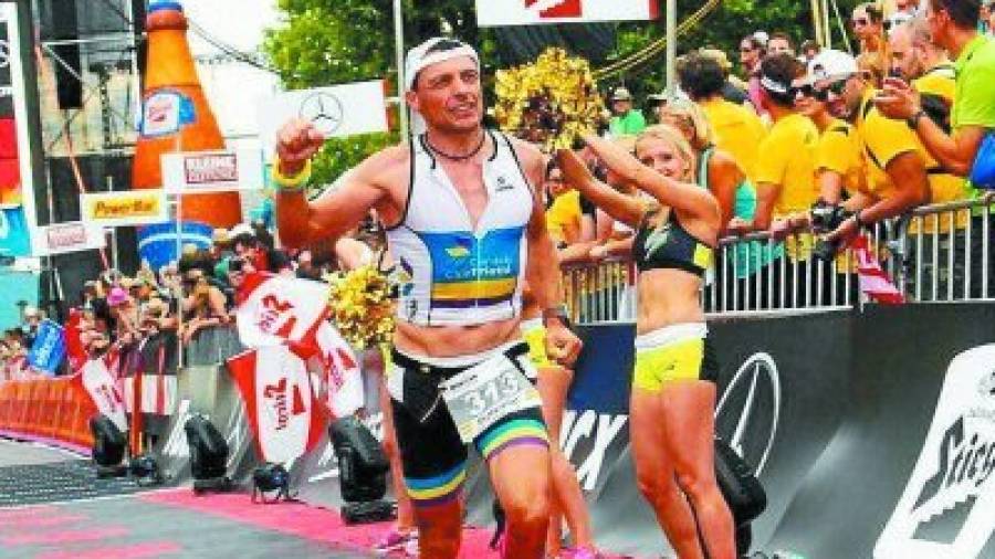 Francesc Calabuig completando el Ironman de Austria. Foto: cedida