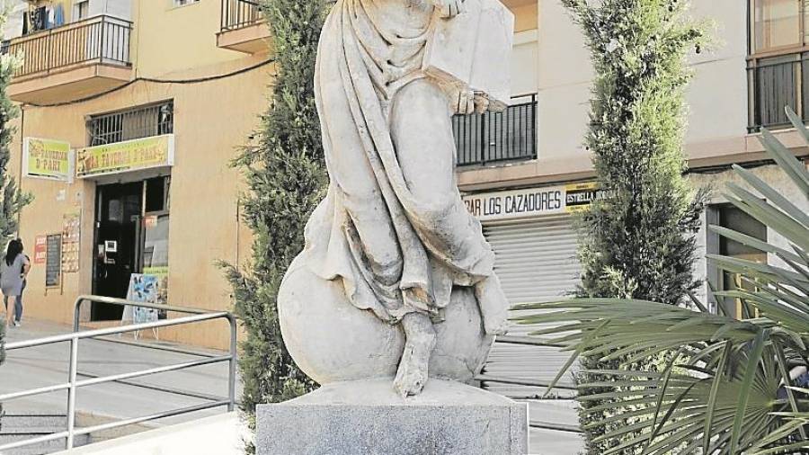 La escultura de la Pla&ccedil;a de la Constituci&oacute;n de Bonavista. FOTO: Pere Ferr&eacute;